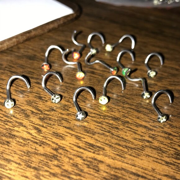 Flames 18 Gauge C-shaped Nose Ring - Picture 2 of 4